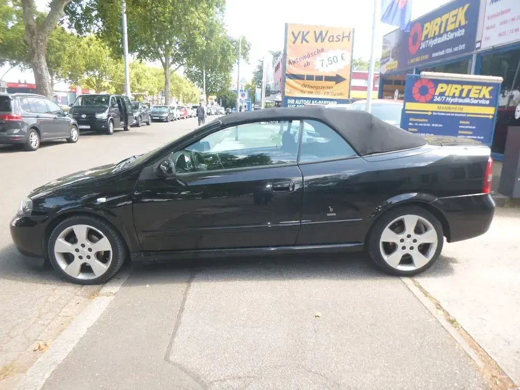 Gebraucht Opel Astra Edition 125 PS (91 kW) 2002 Schwarz Cabrio