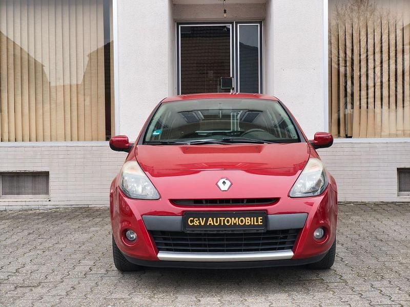 Gebraucht Renault Clio III Dynamique 75 PS (55 kW) 2011 Rot Limousine