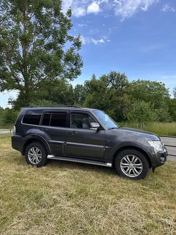 Gebraucht Mitsubishi Pajero Instyle 200 PS (147 kW) 2012 Grau SUV