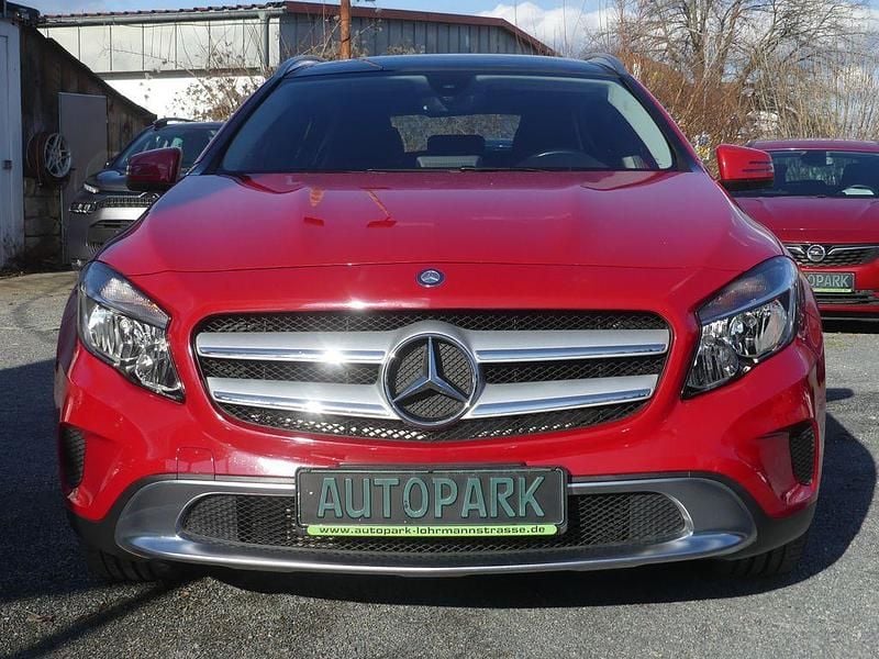 Gebraucht Mercedes GLA200 136 PS (100 kW) 2016 Rot SUV