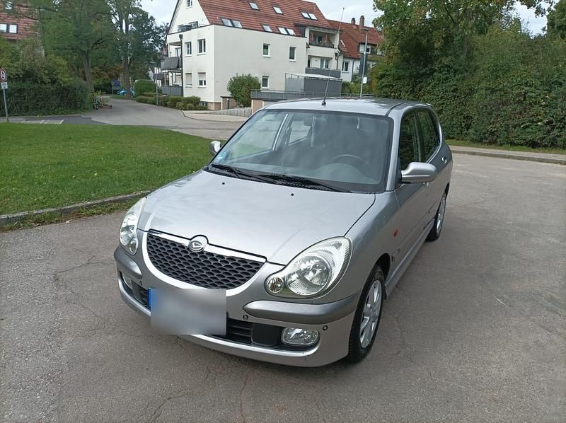 Silber Gebraucht 2002 Daihatsu Sirion Kleinwagen | 3.500 € (Fairer Preis) - Bild 1/4
