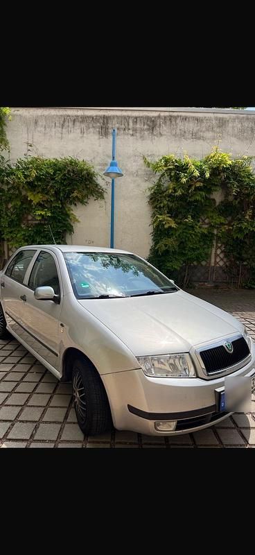 Silber Gebraucht 2001 Skoda Fabia Kleinwagen | 1.389 € (Fairer Preis) - Bild 1/4