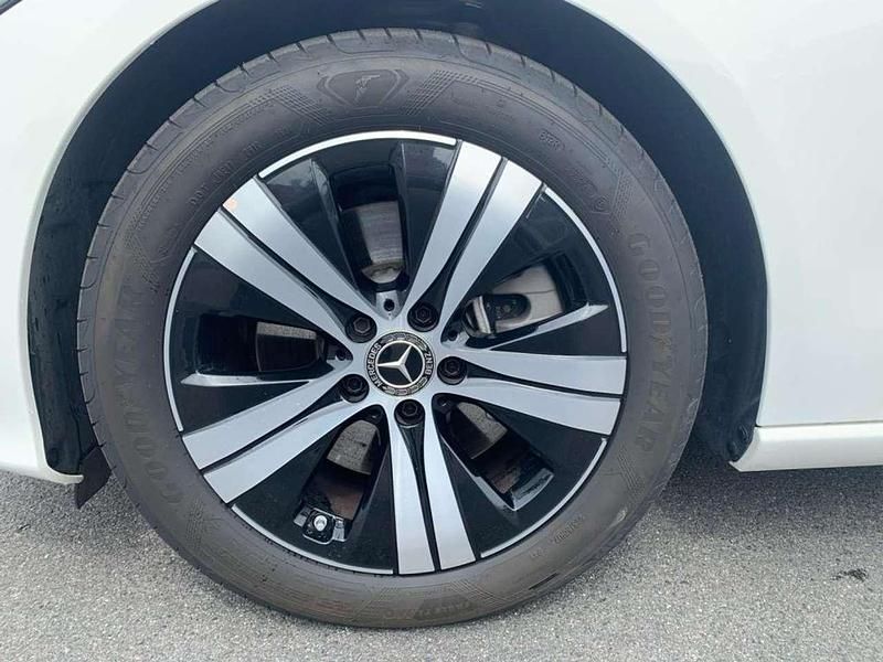 Gebraucht Mercedes C300 Avantgarde 265 PS (194 kW) 2024 Unilack polarweiß Kombi