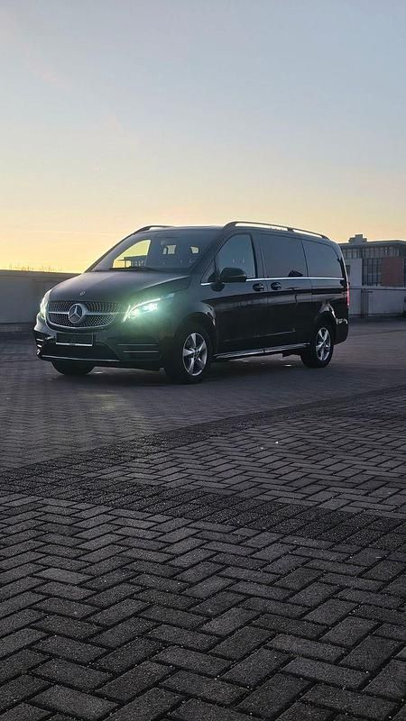 Gebraucht Mercedes V300 237 PS (174 kW) 2022 Schwarz Van / Kleinbus