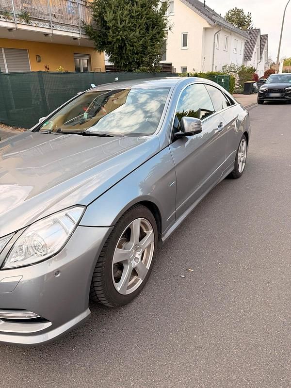 Gebraucht Mercedes E350 AMG 306 PS (225 kW) 2012 Silber Coupé