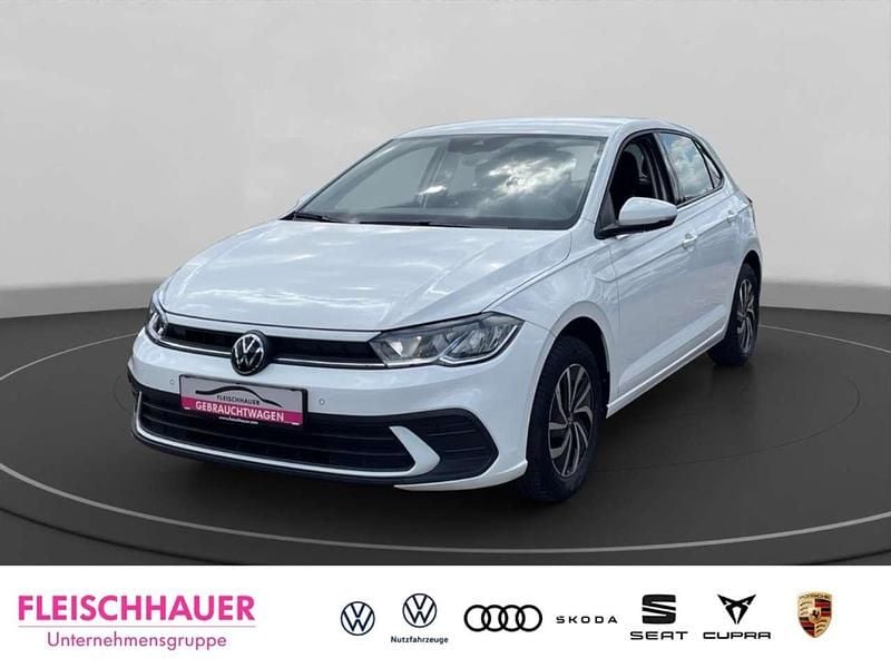 Weiss Gebraucht 2023 VW Polo Life Kleinwagen | 16.490 € (Guter Preis) - Bild 1/4