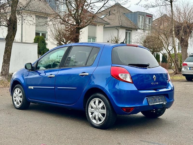 Gebraucht Renault Clio II Dynamique 101 PS (74 kW) 2010 Blau Limousine