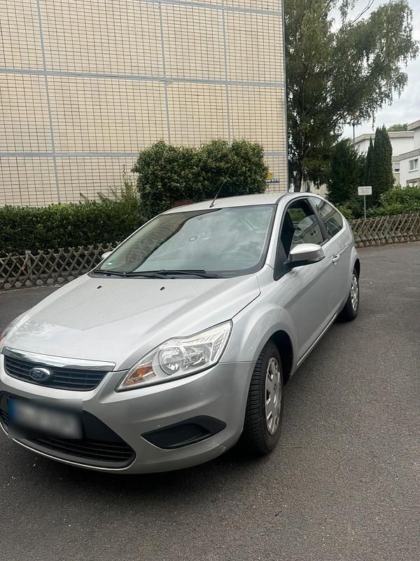 Grau Gebraucht 2008 Ford Focus Ambiente Kleinwagen | 2.800 € (Fairer Preis) - Bild 1/4