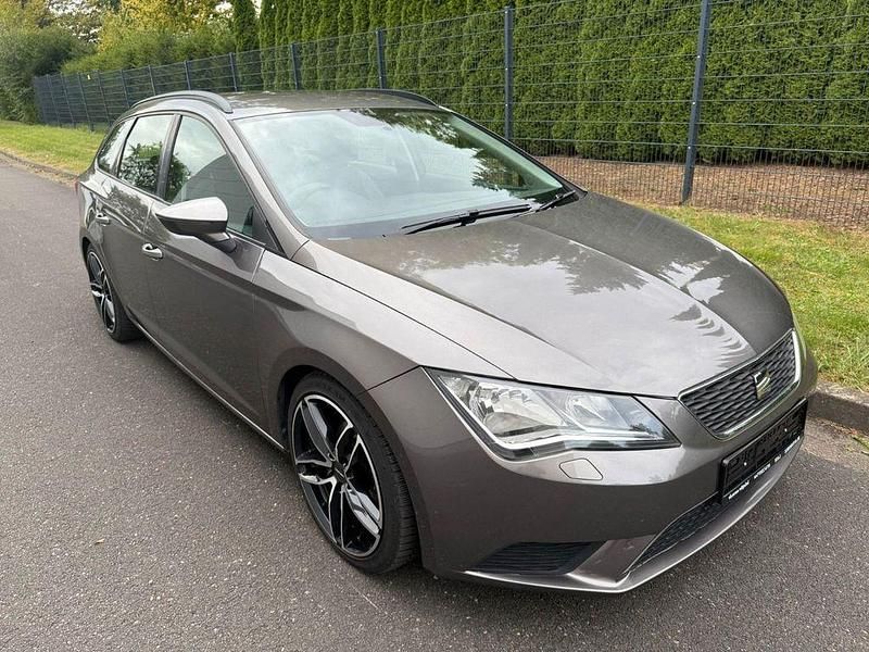 Grau Gebraucht 2014 Seat Leon ST Reference Kombi | 7.480 € (Fairer Preis) - Bild 1/4