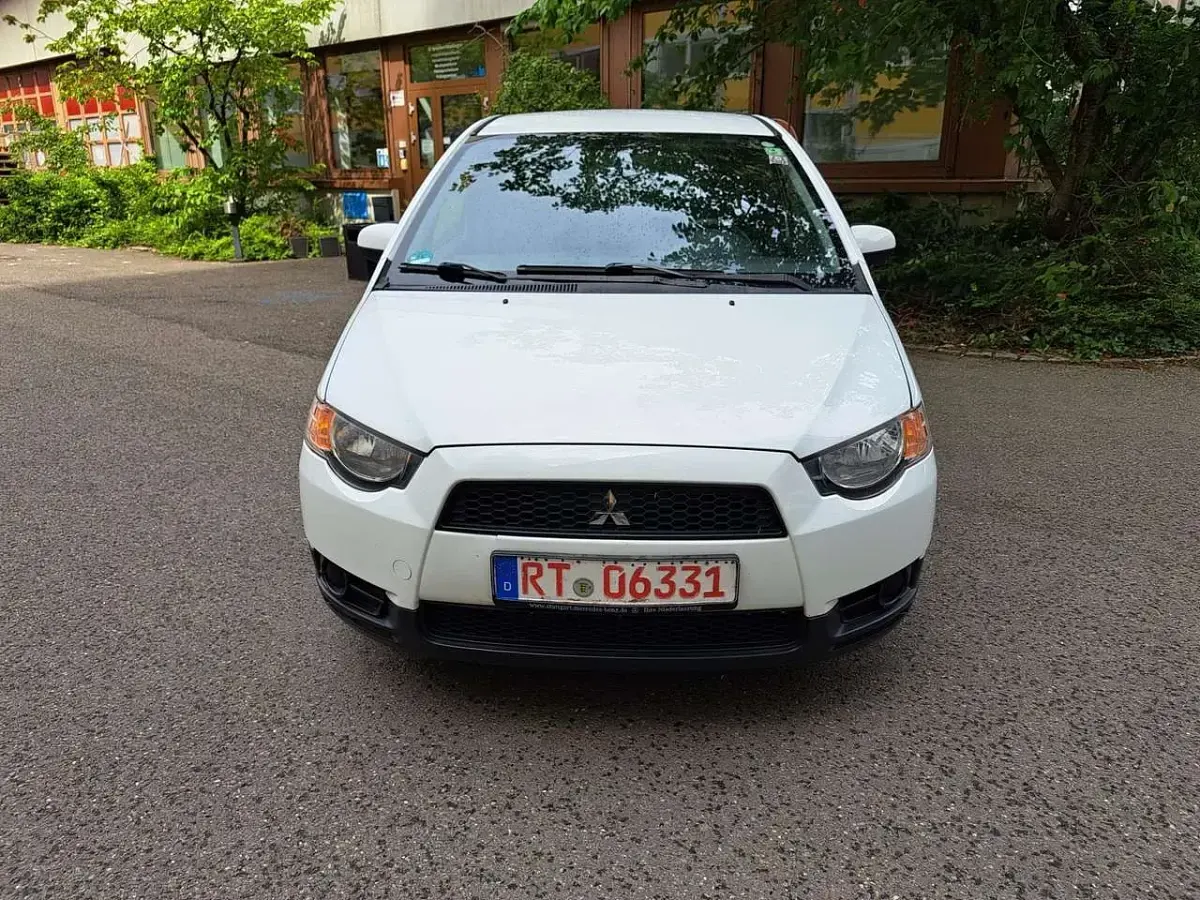 Gebraucht Mitsubishi Colt Motion 75 PS (55 kW) 2012 Porcelain white Kleinwagen