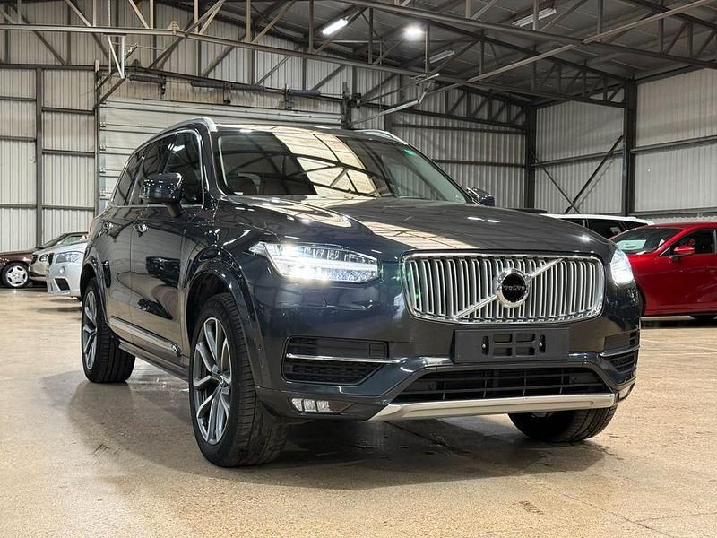 Grau Gebraucht 2019 Volvo XC90 Inscription SUV | 27.900 € (Fairer Preis) - Bild 1/4