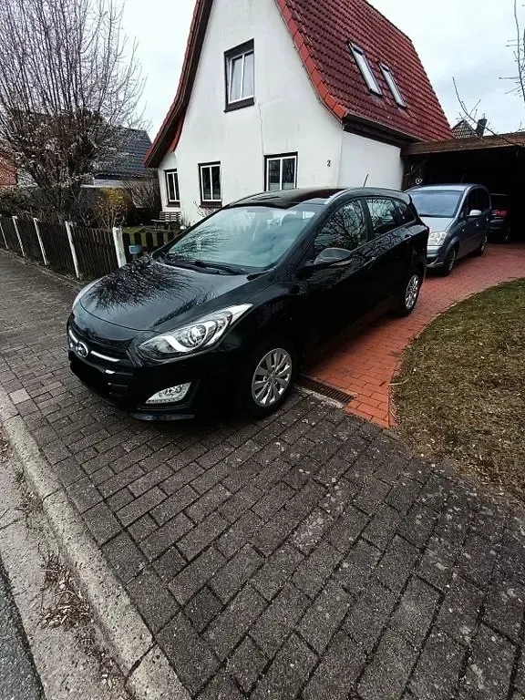 Second-hand Hyundai i30 110 CP (80 kW) 2015 Negru Break