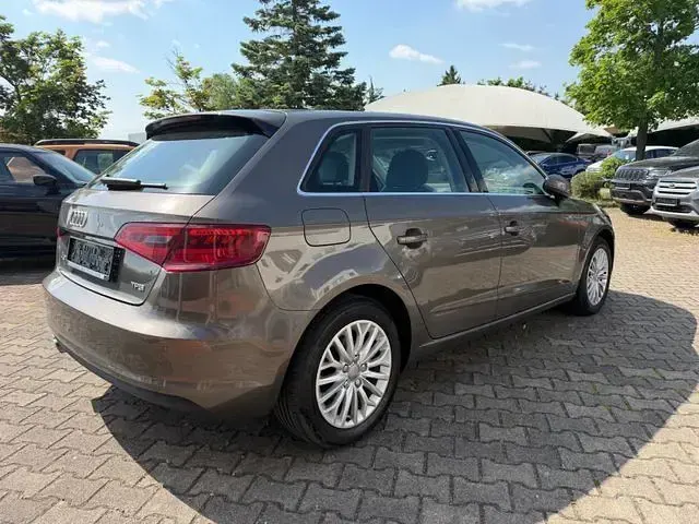 Gebraucht Audi A3 Ambiente 122 PS (89 kW) 2014 Grau Limousine