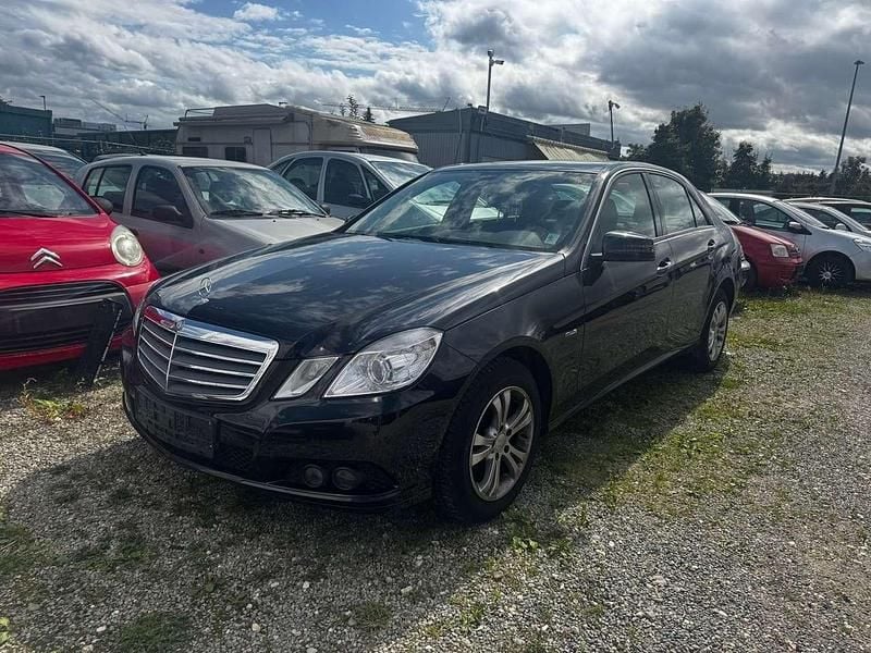 Schwarz Gebraucht 2009 Mercedes E200 Limousine | 7.950 € (Guter Preis) - Bild 1/4