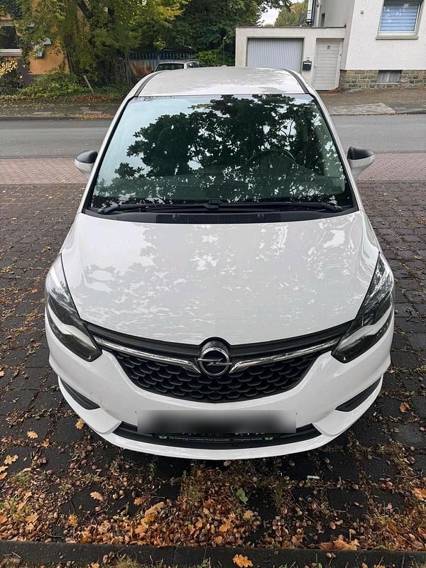 Grau Gebraucht 2017 Opel Zafira Edition Van / Kleinbus | 10.000 € (Superpreis) - Bild 1/4