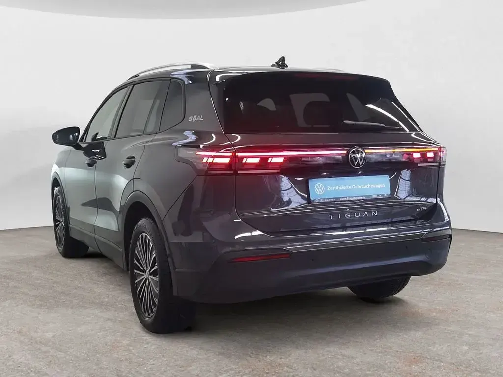 Gebraucht VW Tiguan Goal 131 PS (96 kW) 2025 Grau SUV