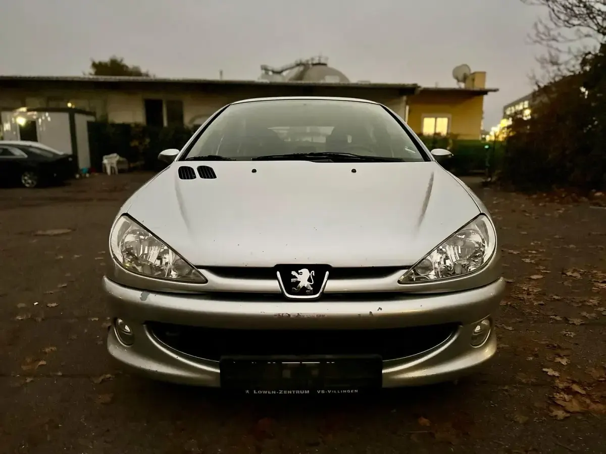 Gebraucht Peugeot 206 67 PS (49 kW) 2008 Silber Kleinwagen
