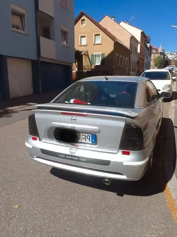 Gebraucht Opel Astra 116 PS (85 kW) 2001 Silber Coupé