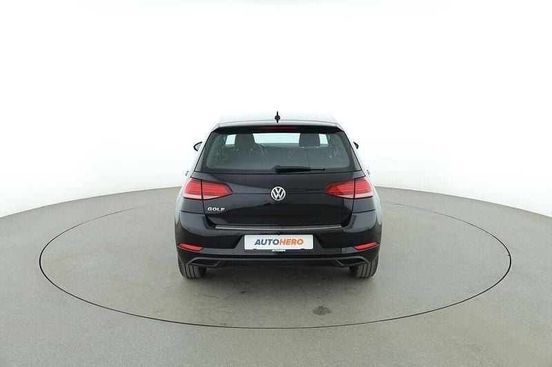 Second-hand VW Golf VII Trendline 110 CP (80 kW) 2018 Negru Berlinǎ