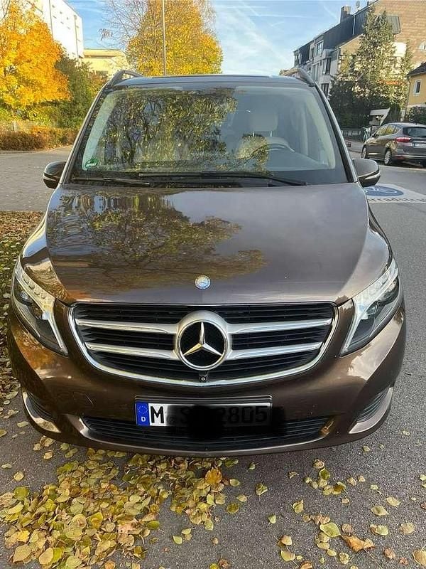 Braun Gebraucht 2016 Mercedes V200 Edition Van / Kleinbus | 29.900 € (Superpreis) - Bild 1/4