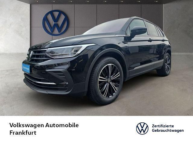 Gebraucht VW Tiguan Active 150 PS (110 kW) 2021 Deep black perleffekt (metallic) SUV