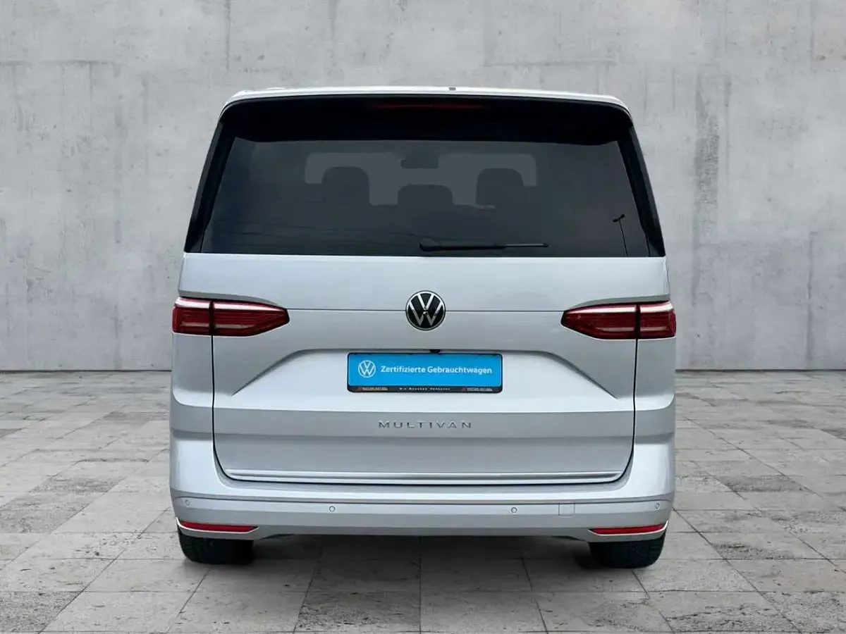 Gebraucht VW Multivan Style 150 PS (110 kW) 2025 8e reflexsilber metallic Van / Kleinbus