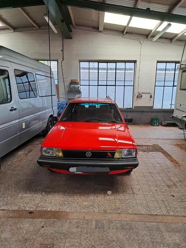 Second-hand VW Passat 55 CP (40 kW) 1982 Roșu Break
