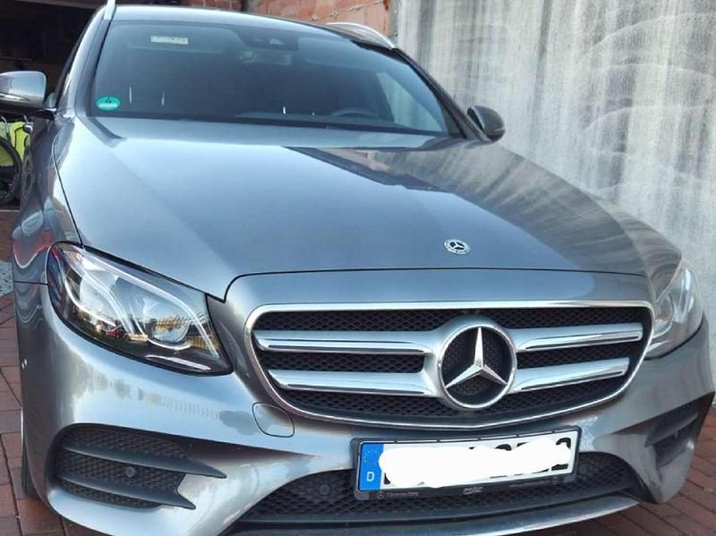 Gebraucht Mercedes E220 AMG line 194 PS (142 kW) 2018 Grau Kombi