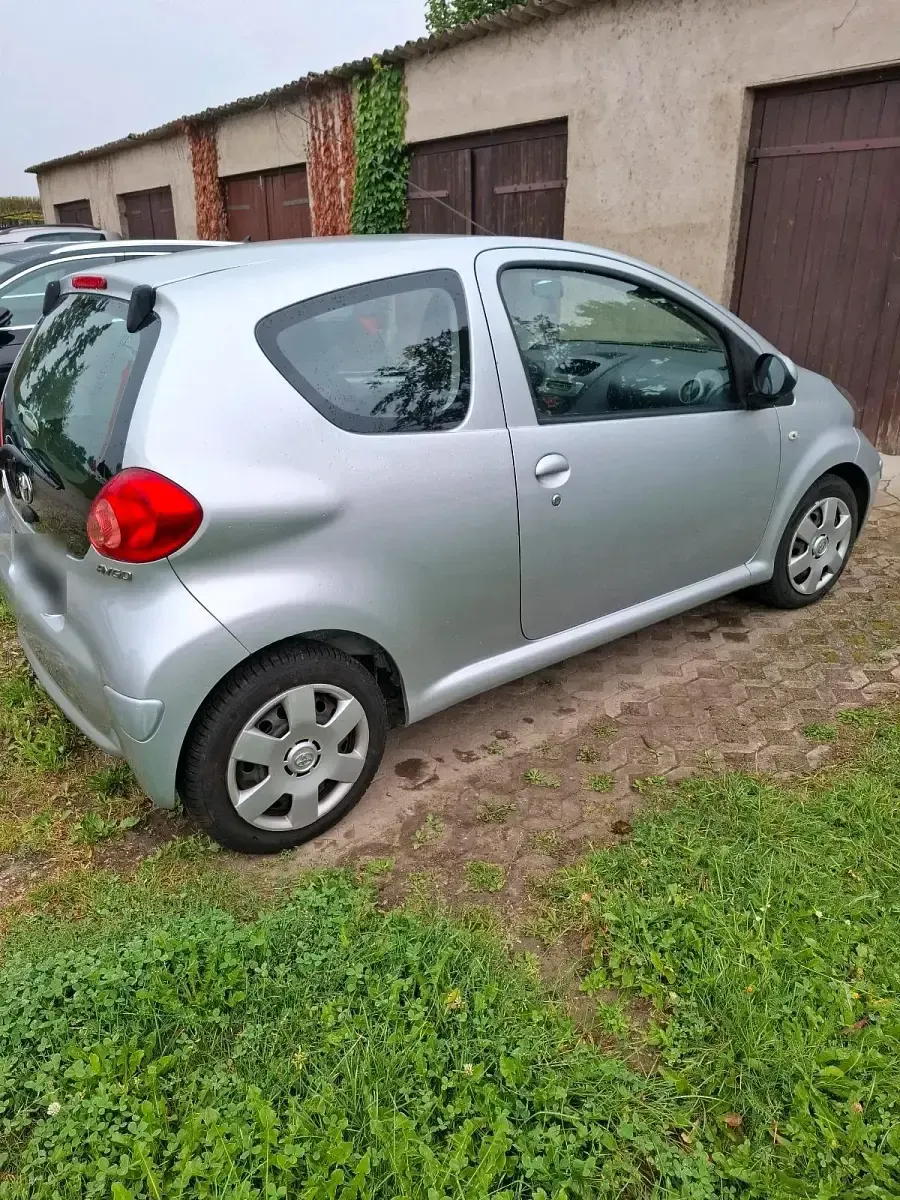 Gebraucht Toyota Aygo 68 PS (50 kW) 2008 Grau Kleinwagen