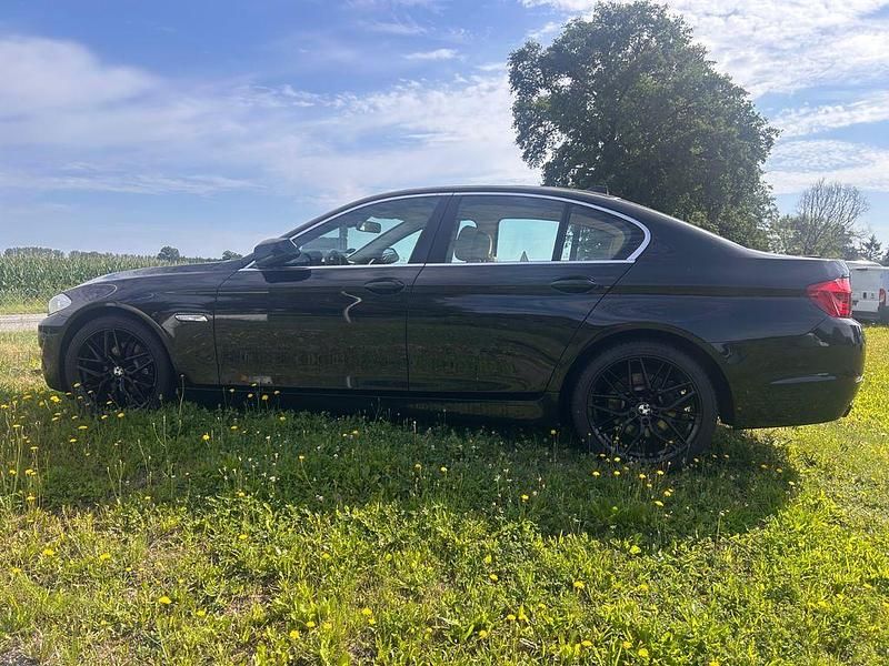 Gebraucht BMW 523 204 PS (150 kW) 2010 Schwarz Limousine