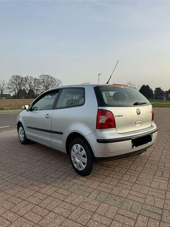 Gebraucht VW Polo 64 PS (47 kW) 2003 Silber Kleinwagen