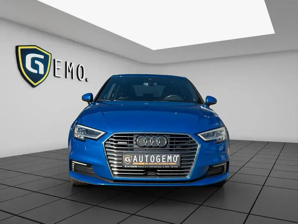 Gebraucht Audi e-tron Sport 150 PS (110 kW) 2020 Blau SUV