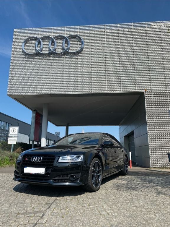 Schwarz Gebraucht 2017 Audi S8 plus Ambiente Limousine | 50.999 € (Etwas zu teuer) - Bild 1/4