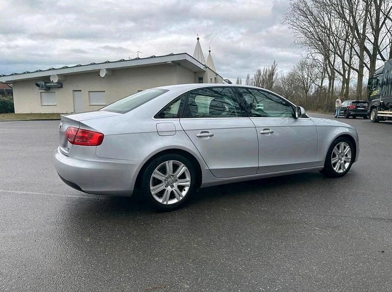 Gebraucht Audi A4 120 PS (88 kW) 2009 Silber Limousine