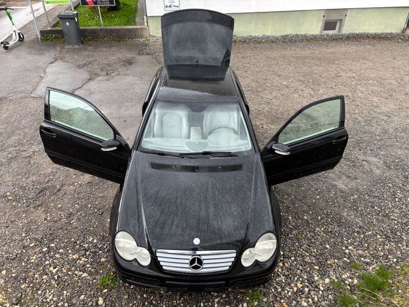Schwarz Gebraucht 2002 Mercedes C200 Coupé | 1.490 € (Guter Preis) - Bild 1/4
