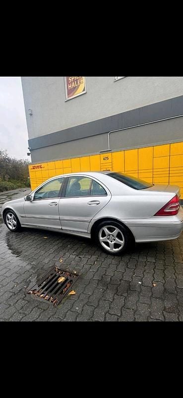 Silber Gebraucht 2003 Mercedes C180 Limousine | 1.900 € (Superpreis) - Bild 1/4