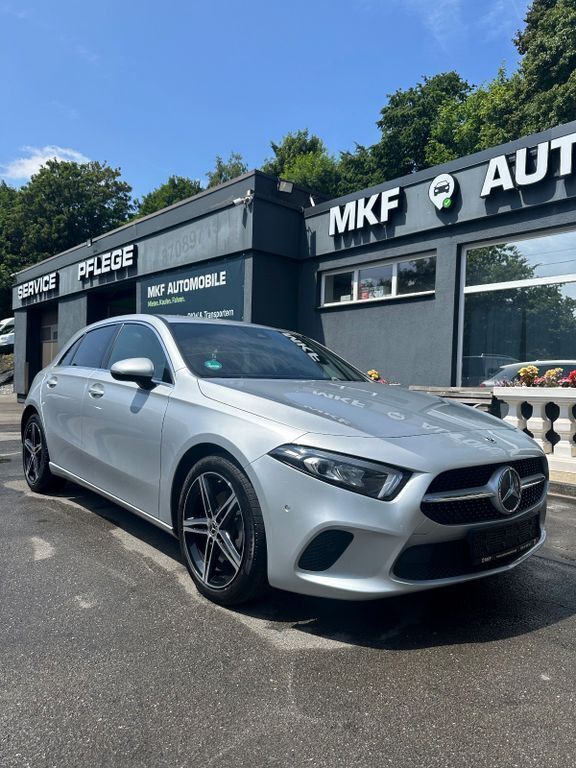 Silber Gebraucht 2022 Mercedes A180 AMG Limousine | 18.999 € (Superpreis) - Bild 1/4