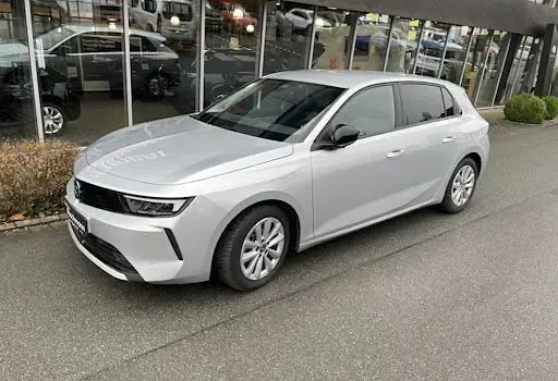 Używany Opel Astra Elegance 110 KM (80 kW) 2024 Srebrny Sedan/Limuzyna