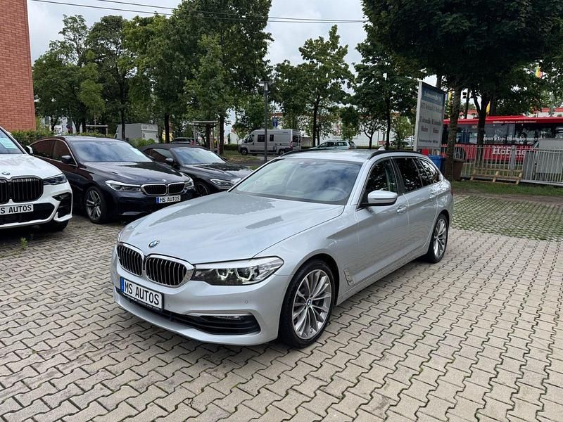 Glaciersilber Gebraucht 2020 BMW 530 Sport Line Kombi | 22.599 € (Superpreis) - Bild 1/4