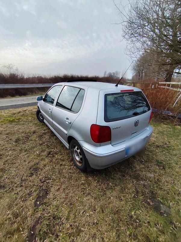 Gebraucht VW Polo 60 PS (44 kW) 2001 Silber Kleinwagen