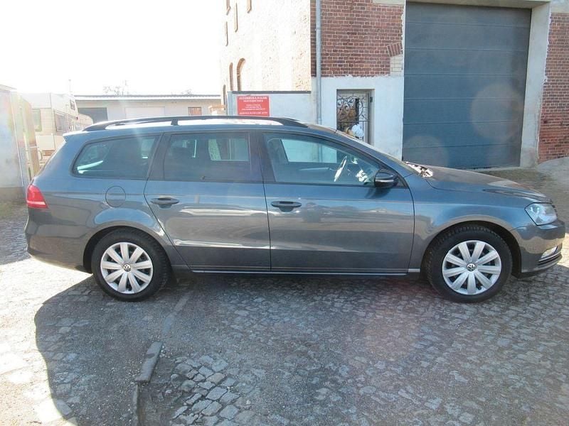 Gebraucht VW Passat 122 PS (89 kW) 2014 Grau Kombi