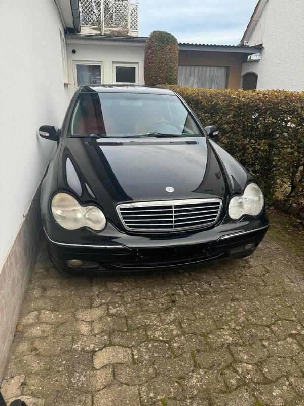 Schwarz Gebraucht 2000 Mercedes C200 Limousine | 1.000 € - Bild 1/4