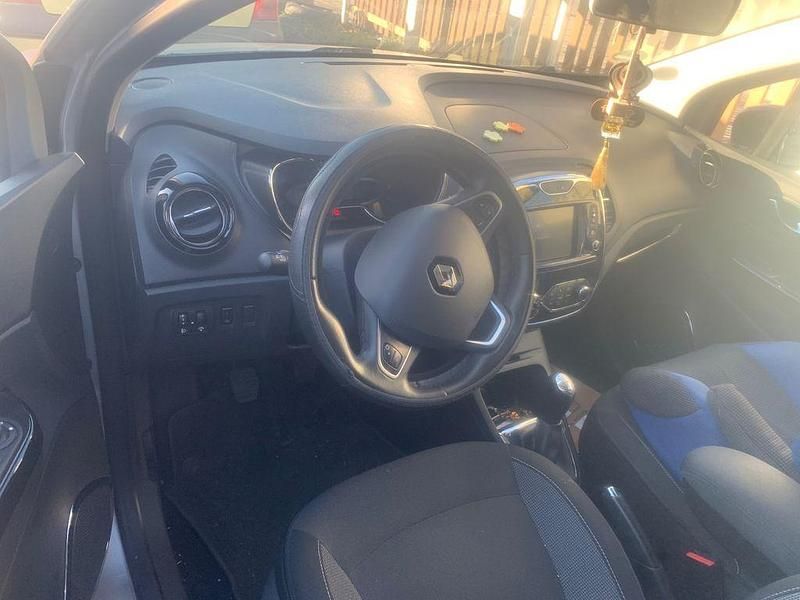 Schwarz Gebraucht 2016 Renault Captur Intens SUV | 11.400 € (Fairer Preis) - Bild 1/4