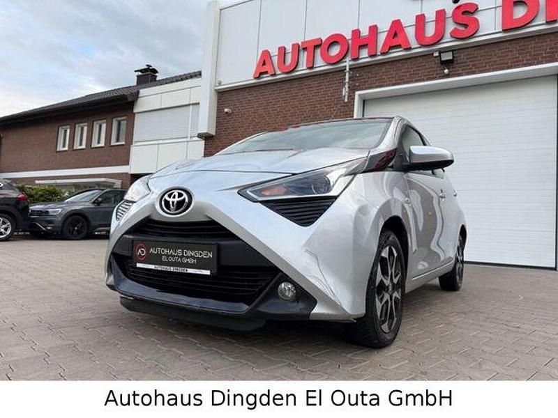 Silber Gebraucht 2021 Toyota Aygo X-play Kleinwagen | 9.950 € (Fairer Preis) - Bild 1/4