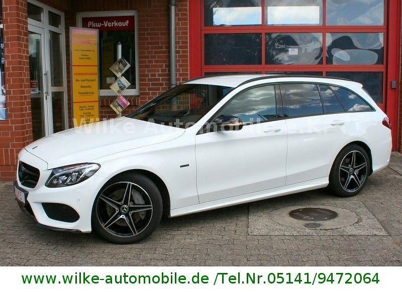 Weiß Gebraucht 2018 Mercedes C350e AMG line Limousine | 27.990 € (Teuer) - Bild 1/4