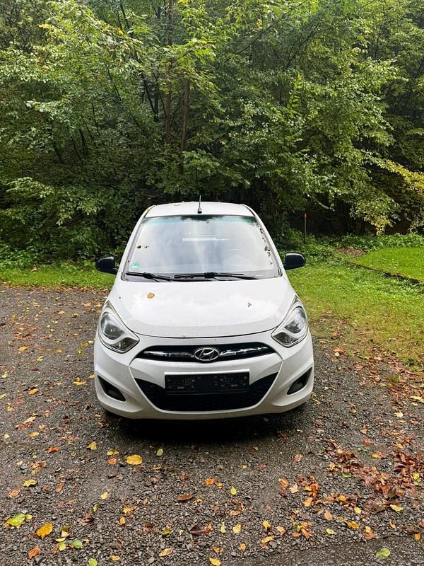Weiß Gebraucht 2012 Hyundai i10 Kleinwagen | 1.190 € (Superpreis) - Bild 1/4