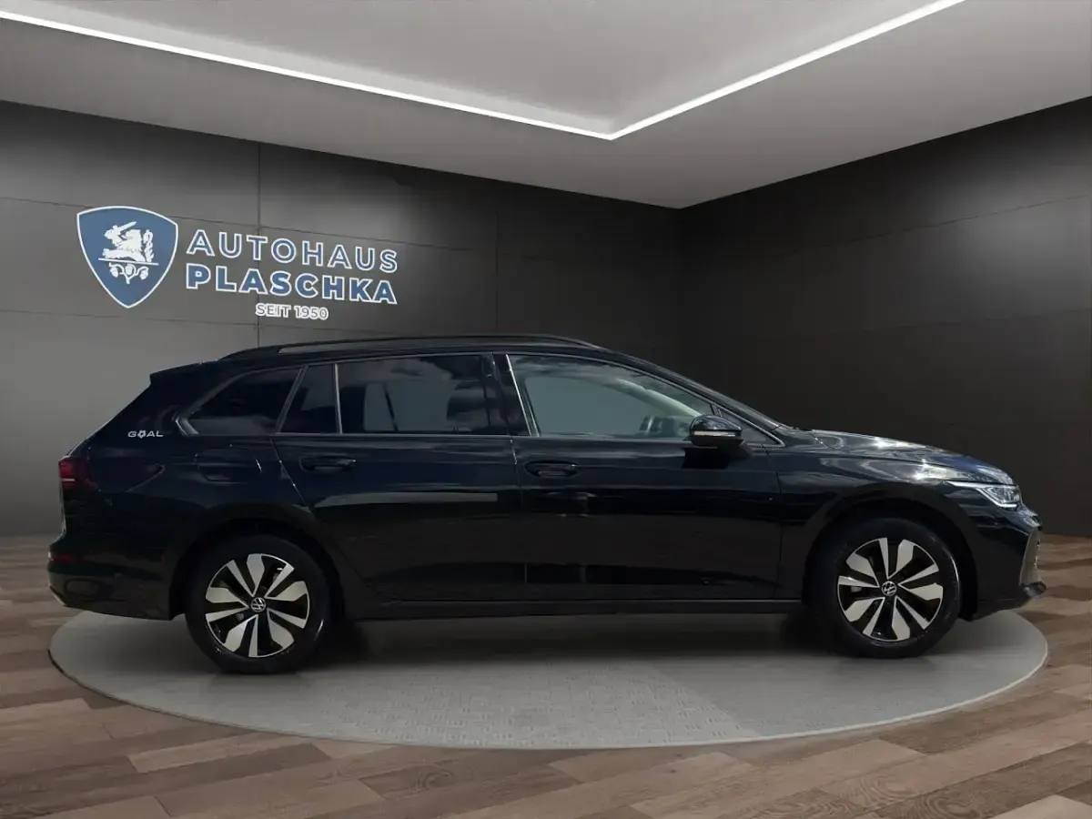 Gebraucht VW Golf VIII Goal 150 PS (110 kW) 2024 Grenadillschwarz Kombi