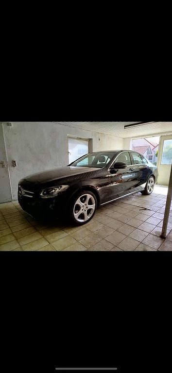 Schwarz Gebraucht 2015 Mercedes C220 Limousine | 15.200 € (Etwas zu teuer) - Bild 1/4