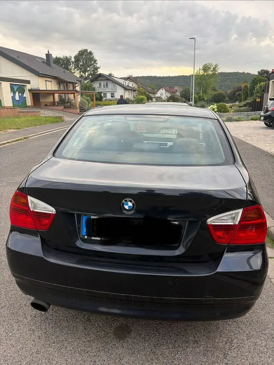 Gebraucht BMW 318 143 PS (105 kW) 2008 Blau Limousine