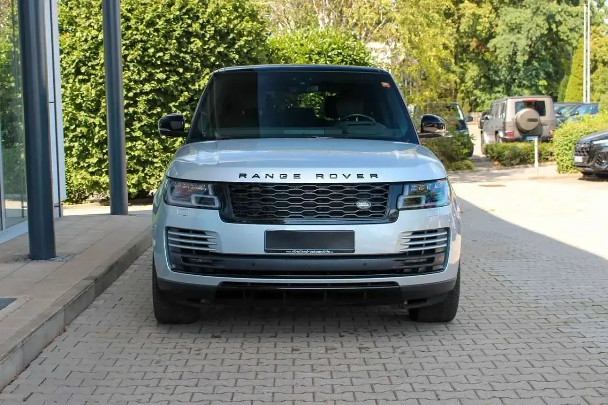 Gebraucht Land Rover Range Rover Vogue 400 PS (294 kW) 2021 Silber SUV